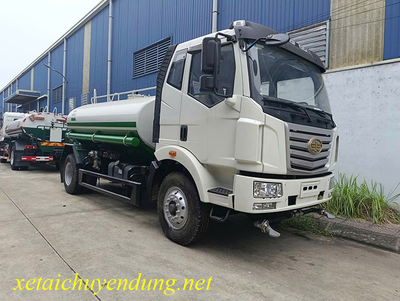 Xe phun nước rửa đường FAW 9 khối